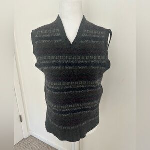 Gap 100% lambswool vest pullover